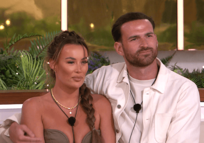 Harriett und Ronnie von Love Island bereiten sich auf ihren gemeinsamen Einzug vor