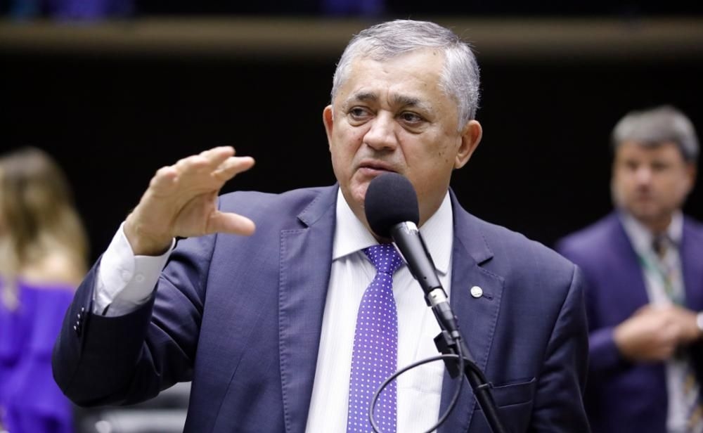 Líder do PT: Vamos discutir medidas para evitar cortes