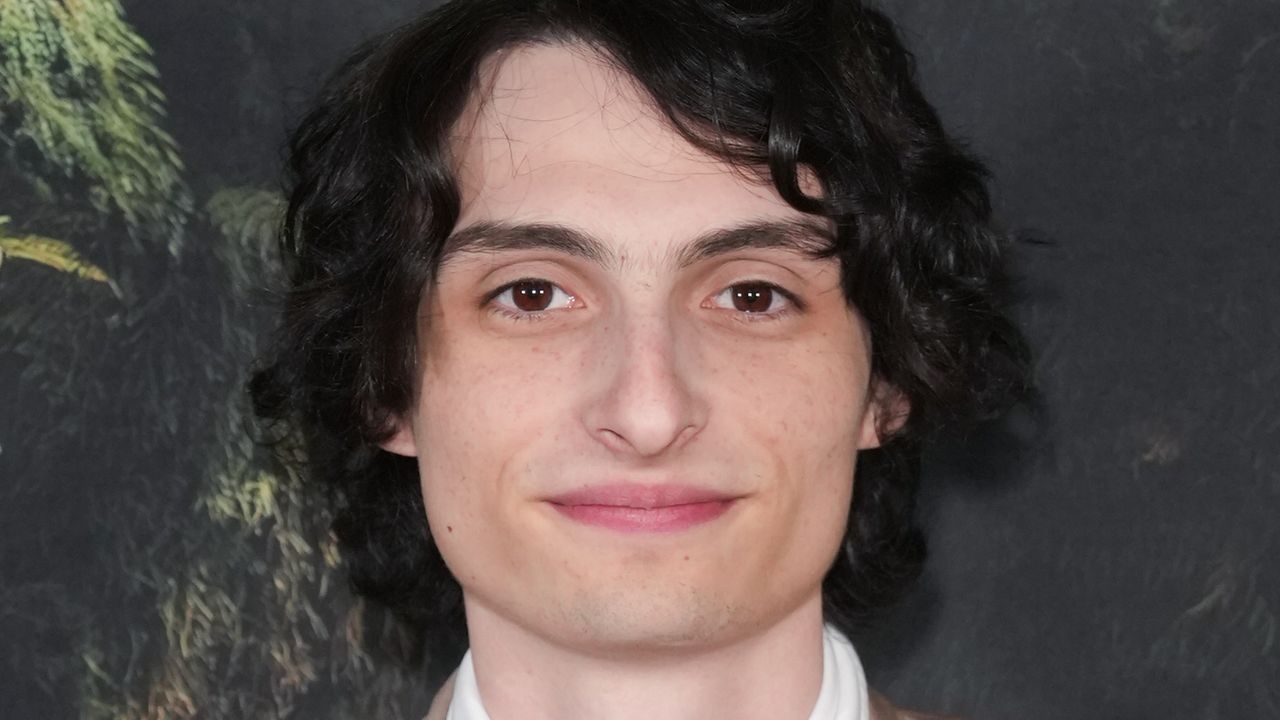 Finn Wolfhard, protagonista de Stranger Things, estrena corte de pelo en los Crunchyroll Anime Awards 2025 — Ver fotos