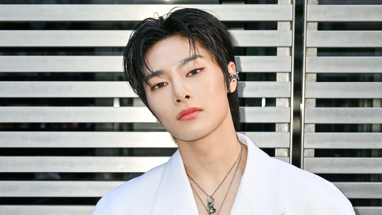 Stray Kids' IN, Carpenter Jeans'i Mükemmel Kargo Pantolon Alternatifi Olarak Tanıttı