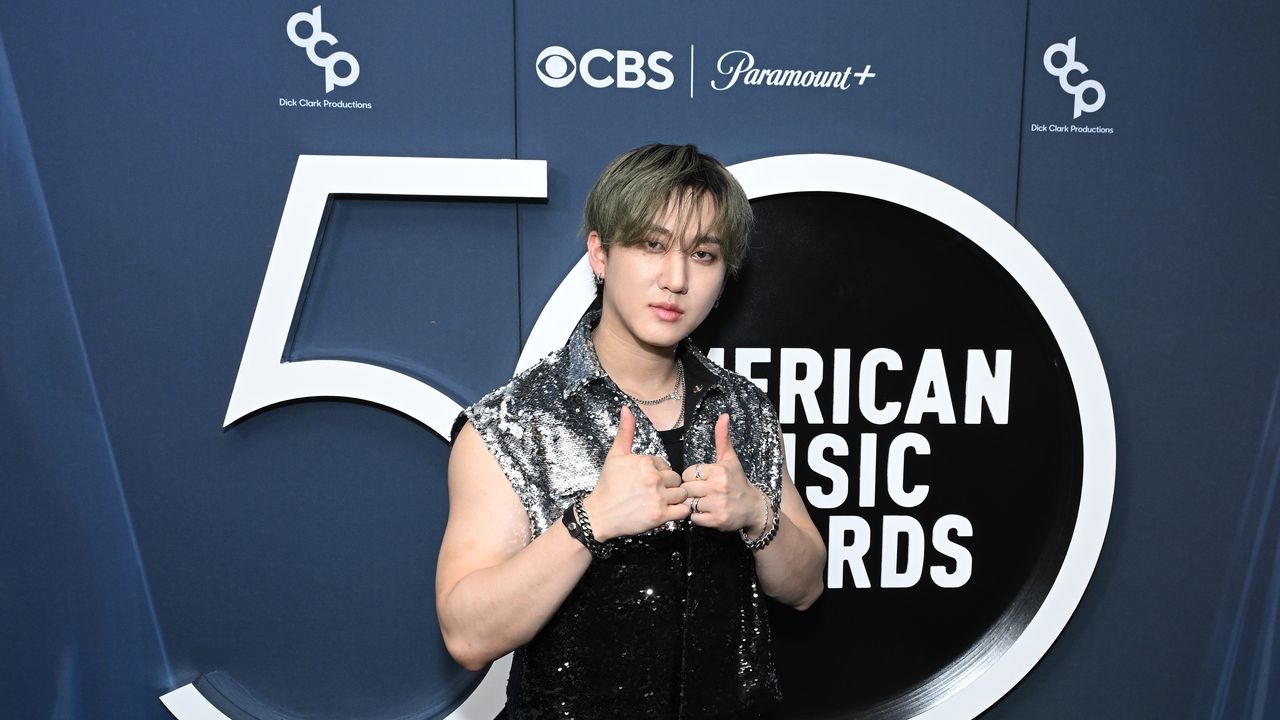Changbin degli Stray Kids ha trovato il colore di capelli più trendy per l'autunno 2025