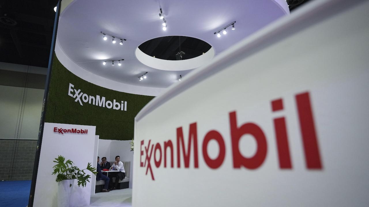 Ein düsterer Ausblick: ExxonMobil warnt vor Gewinneinbruch - Öl- und Gaspreise belasten Quartal!
