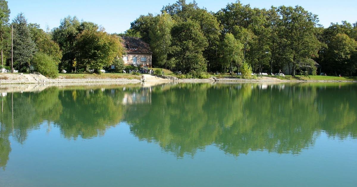 Jedno lato, jedno wspomnienie. „Mulhouse Plage” w Richwiller: historia publicznego zbiornika wodnego, który stał się prywatny.