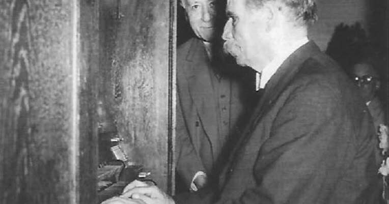 Almanya. 2.000 koro üyesi Baden Koro Festivali'nde Albert Schweitzer'e müzikal bir saygı duruşunda bulunmak üzere bir araya geldi.