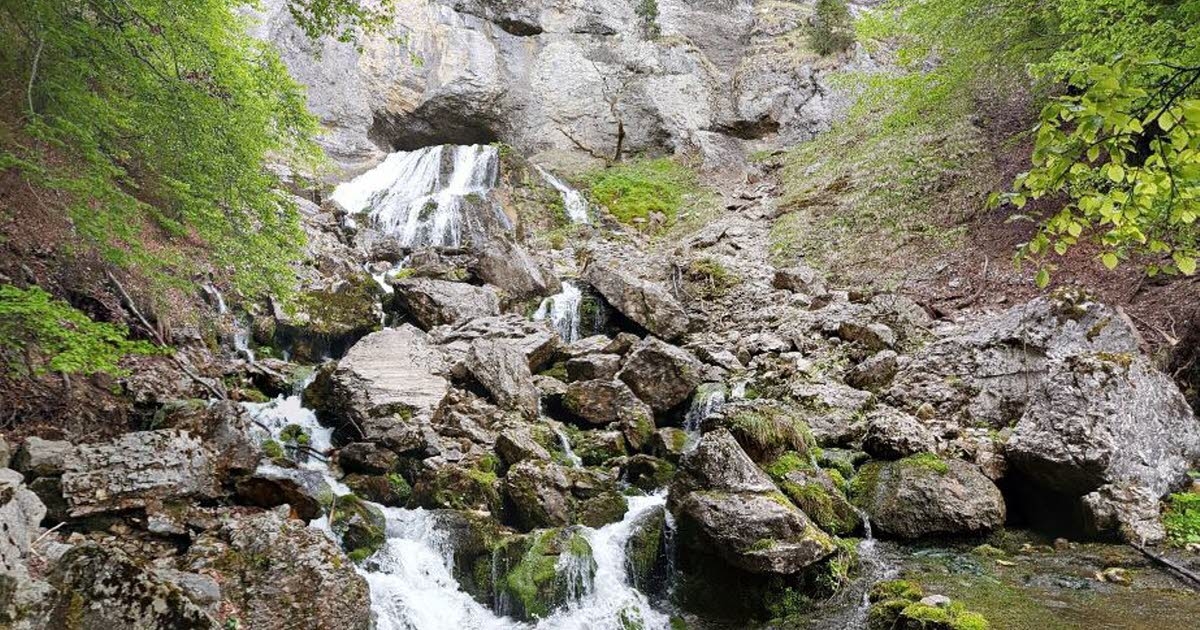 Isère: El espeleólogo atrapado en una cueva desde el domingo ha sido extraído de la cavidad.