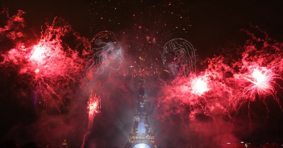 In immagini. 14 luglio: le immagini più belle dello spettacolo pirotecnico della Torre Eiffel