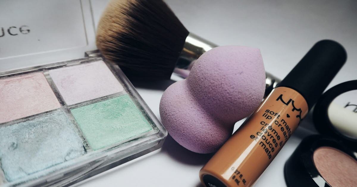 Consumo. Falsificaciones 3.0: Las empresas de belleza advierten sobre las imitaciones de cosméticos.