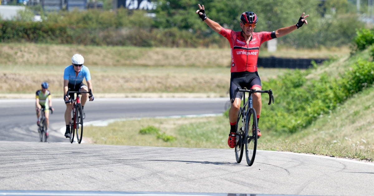 Torcy. Araba-motosiklet pistinde bisikletler: Vaison pistinde bir ilk
