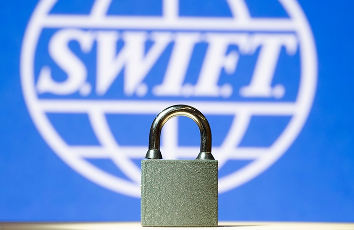 L'UE veut supprimer le service SWIFT pour les banques opérant en Russie dans le prochain paquet de sanctions