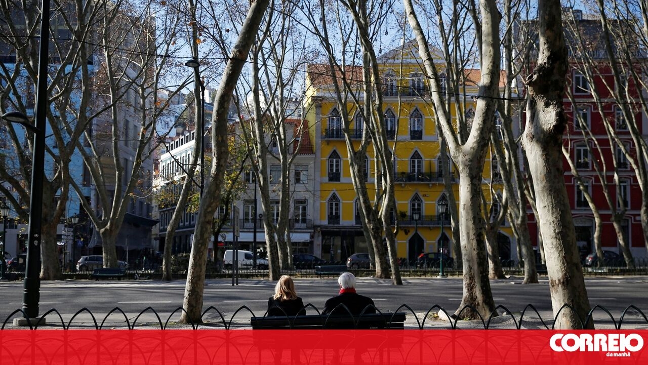 <![CDATA[ Pensionistas da da Caixa Geral de Aposentações recebem hoje a reforma com as novas tabelas do IRS ]]>