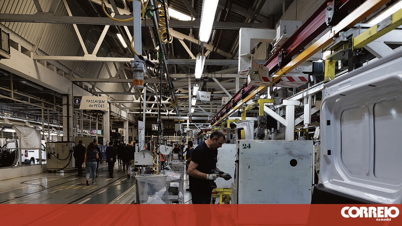 <![CDATA[ Inflação reduz aumentos salariais para 3,7%  ]]>