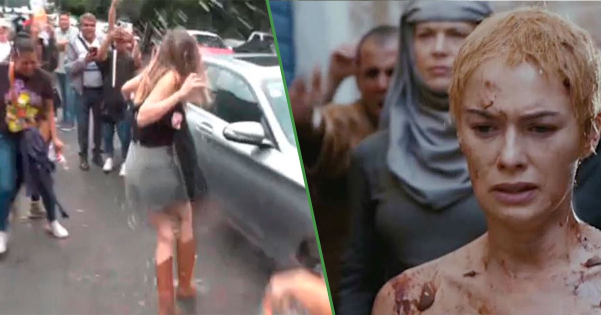 Finalmente il karma: a "Lady R*cista" è stata lanciata dell'acqua mentre usciva dal tribunale.