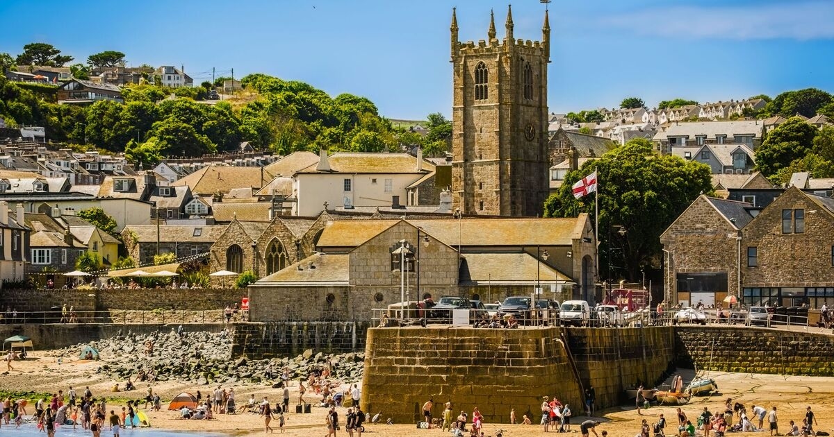 A cidade litorânea 'mais divertida' do Reino Unido é revelada - e é um ícone britânico