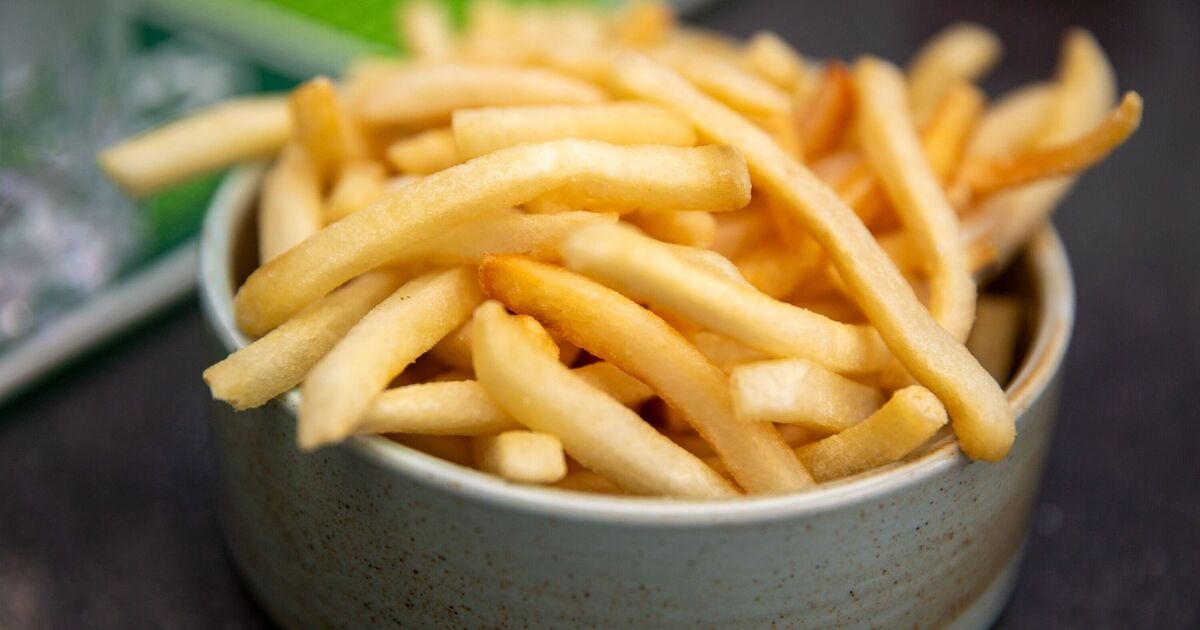Machen Sie mit nur fünf Zutaten Pommes frites wie im Restaurant in der Heißluftfritteuse