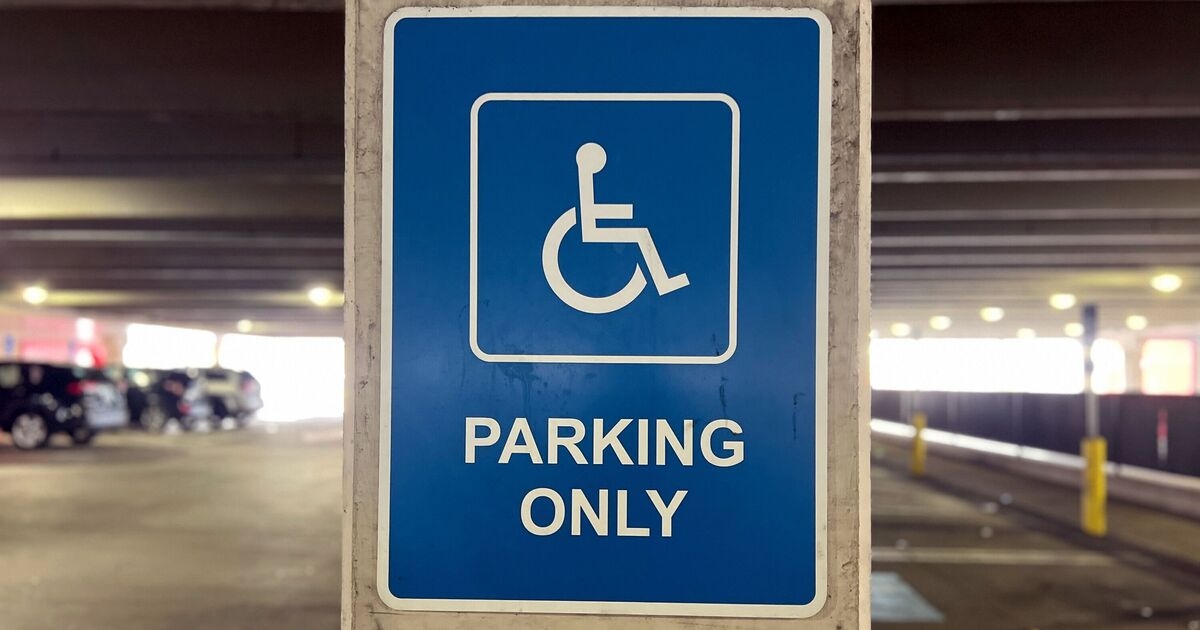 Liste complète des sept groupes de personnes qui obtiennent automatiquement un badge bleu