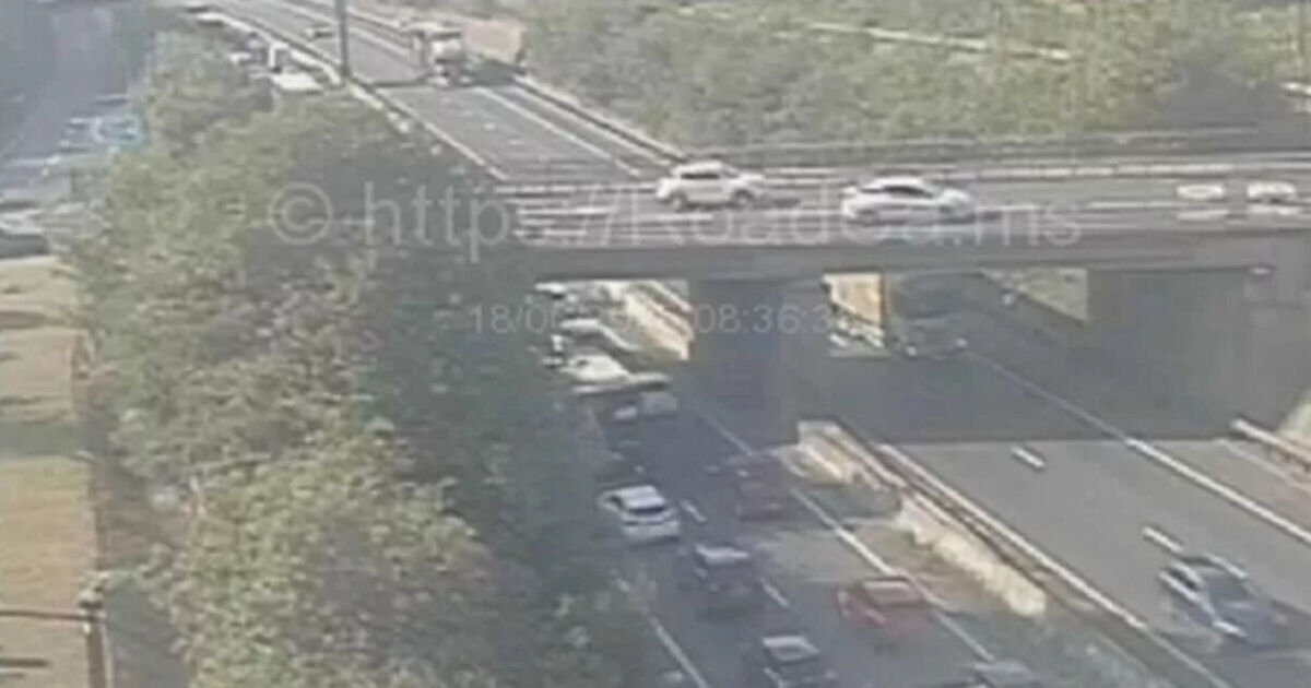 Tráfico A1M EN DIRECTO: Caos en una importante autopista del Reino Unido cerrada tras un terrible accidente