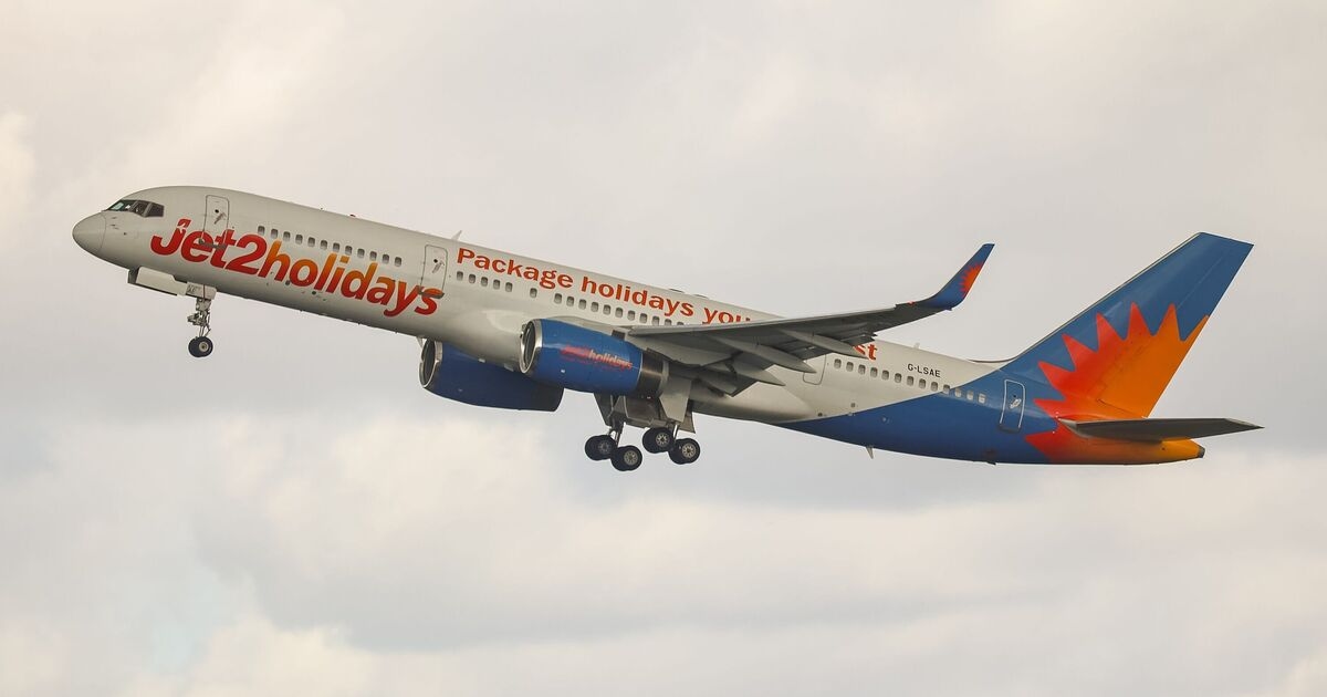 Una británica "borracha" causa disturbios en un vuelo de Jet2 Cyprus y obliga a aterrizar en Alemania.