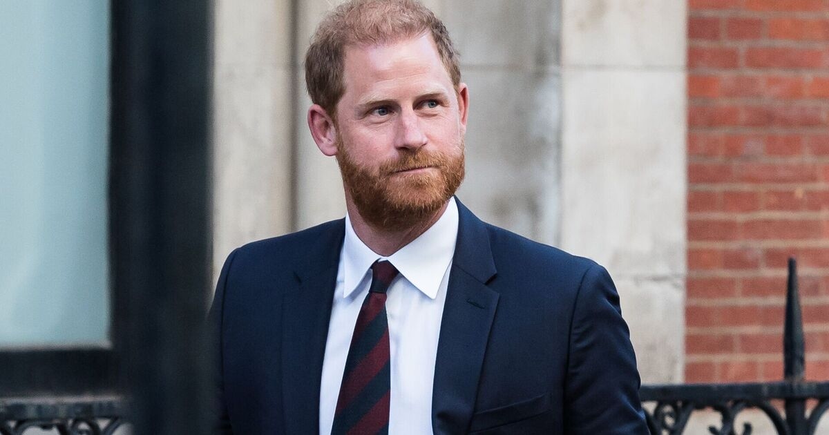 Royal Family LIVE: Firm sent 4-word Prince Harry warning by insider as peace plan emerges