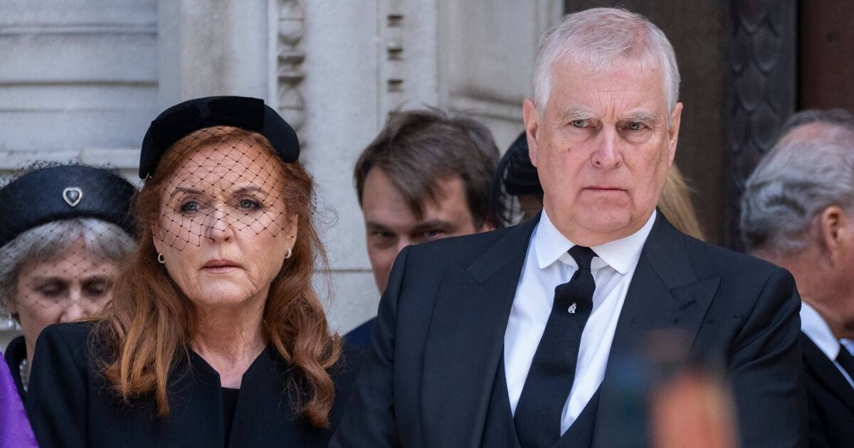Sarah Ferguson é considerada "tóxica" por especialista em relações públicas após ser demitida de instituições de caridade por causa de Epstein