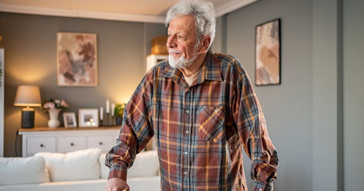 'Repeated' symptom when walking could be a red flag sign of dementia