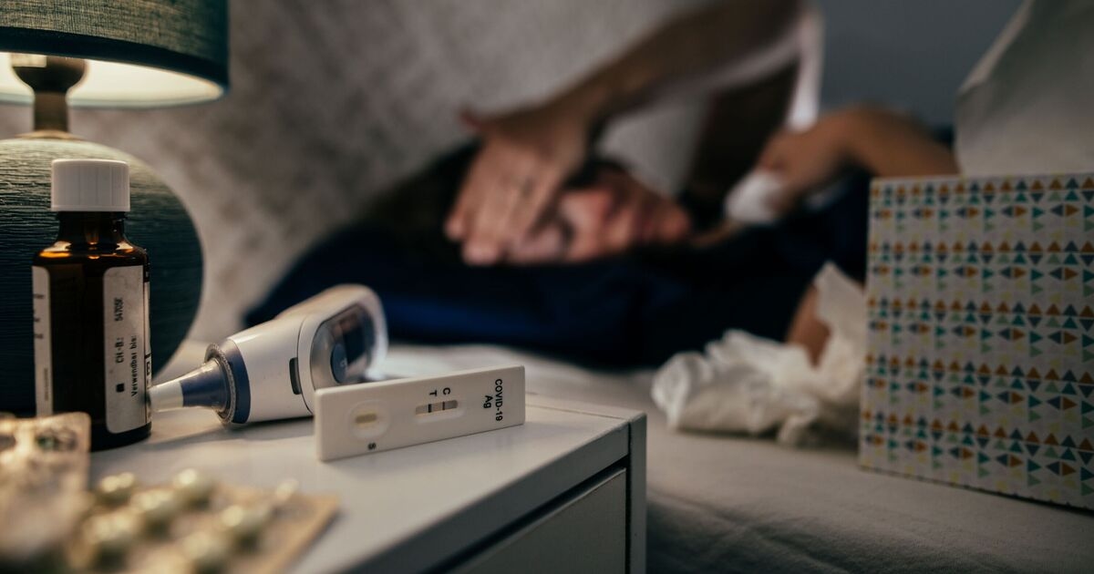Neue Covid-Variante verbreitet sich: Ärzte geben Warnungen heraus und geben Symptome an, auf die geachtet werden muss