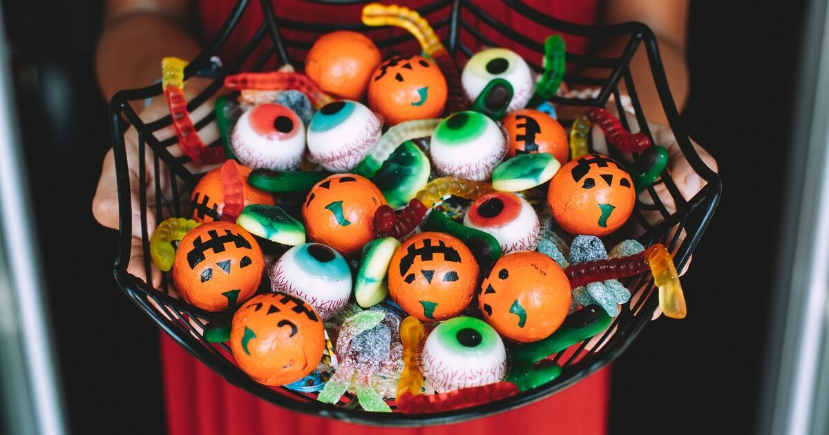 Farmacêutico emite alerta sobre doces de Halloween para pessoas que tomam esses medicamentos.