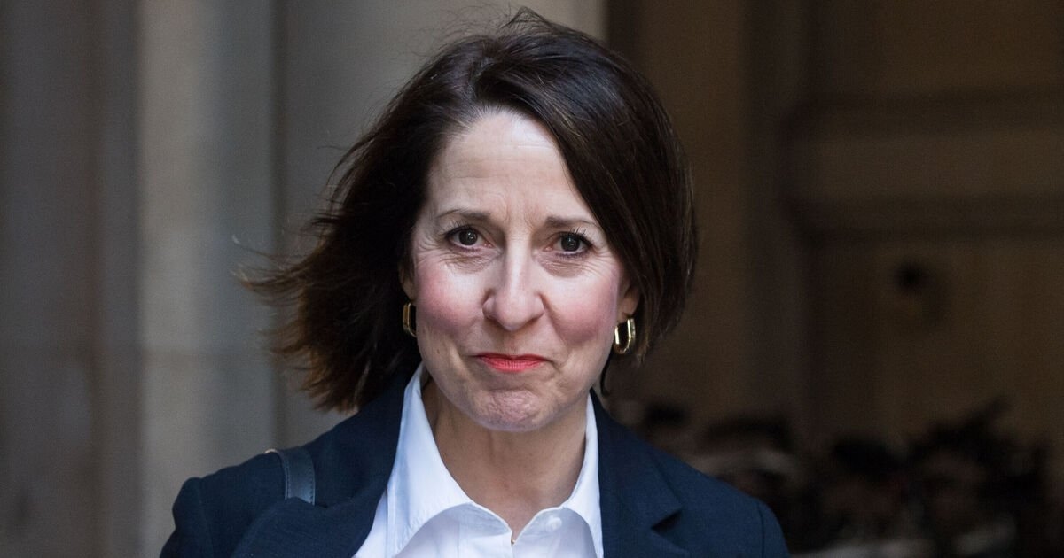 Liz Kendall redobla la apuesta por los recortes de asistencia social pese a la amenaza de una gran rebelión laborista