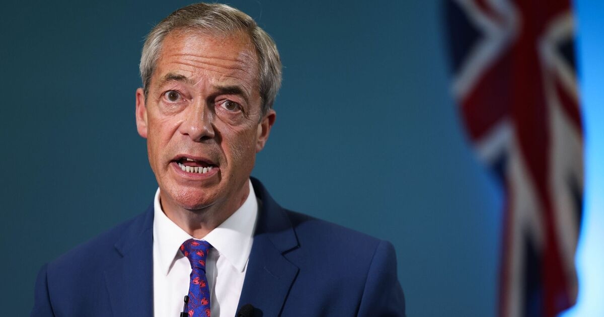Nigel Farage promete que os moradores locais serão os primeiros na fila para moradia social se a Reforma vencer no País de Gales