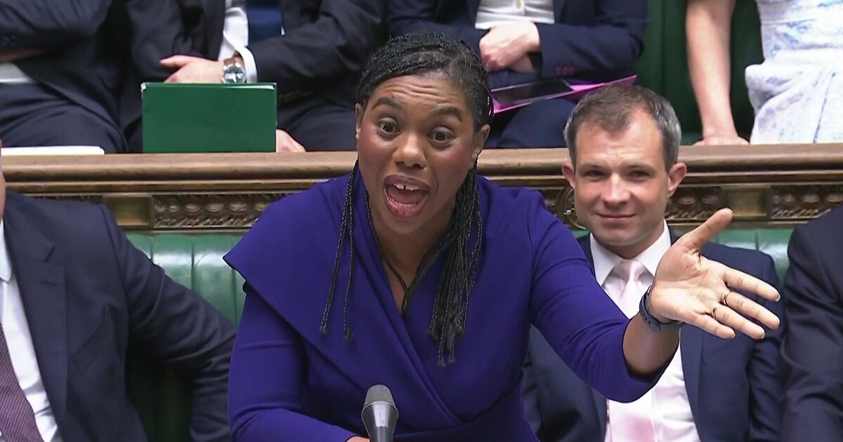 "Catastrofico!" Kemi Badenoch denuncia Keir Starmer per "aver flirtato con le richieste di imposta patrimoniale"