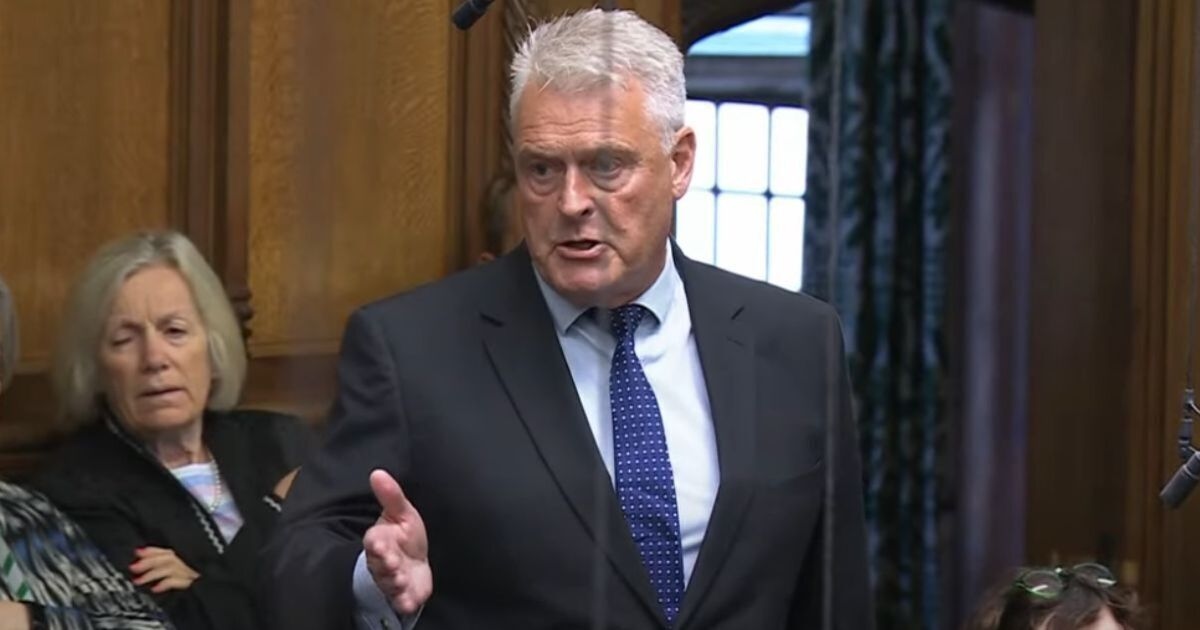 Lee Anderson perde la testa dopo che Nigel Farage viene preso in giro durante la follia delle PMQ