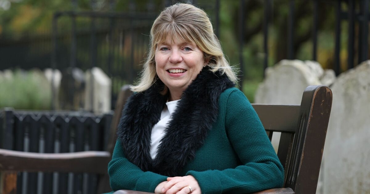 Eski sağlık bakanı kanser hemşiresi olarak koğuşlara geri döndü - Reform istiyor