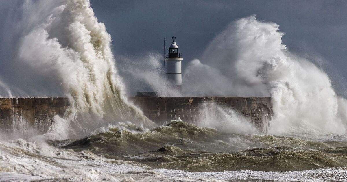 Met Office emite novos alertas meteorológicos de "perigo de vida" com a chegada da brutal tempestade Floris
