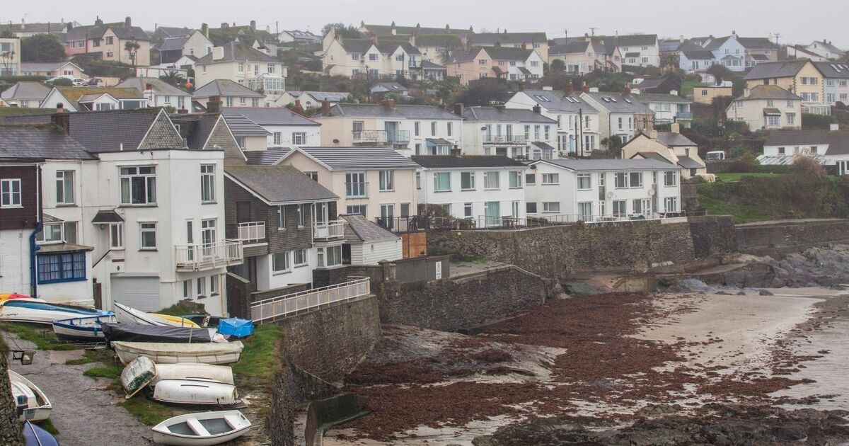 Stunning seaside village with sunset ritual, wild swimming and views for miles
