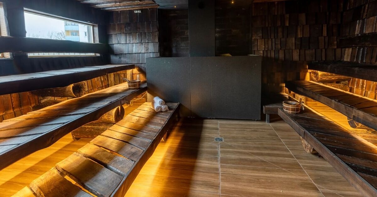 Cette auberge de jeunesse à 70 £ la nuit, située dans une ville médiévale européenne, dispose de son propre spa et de chambres privées.