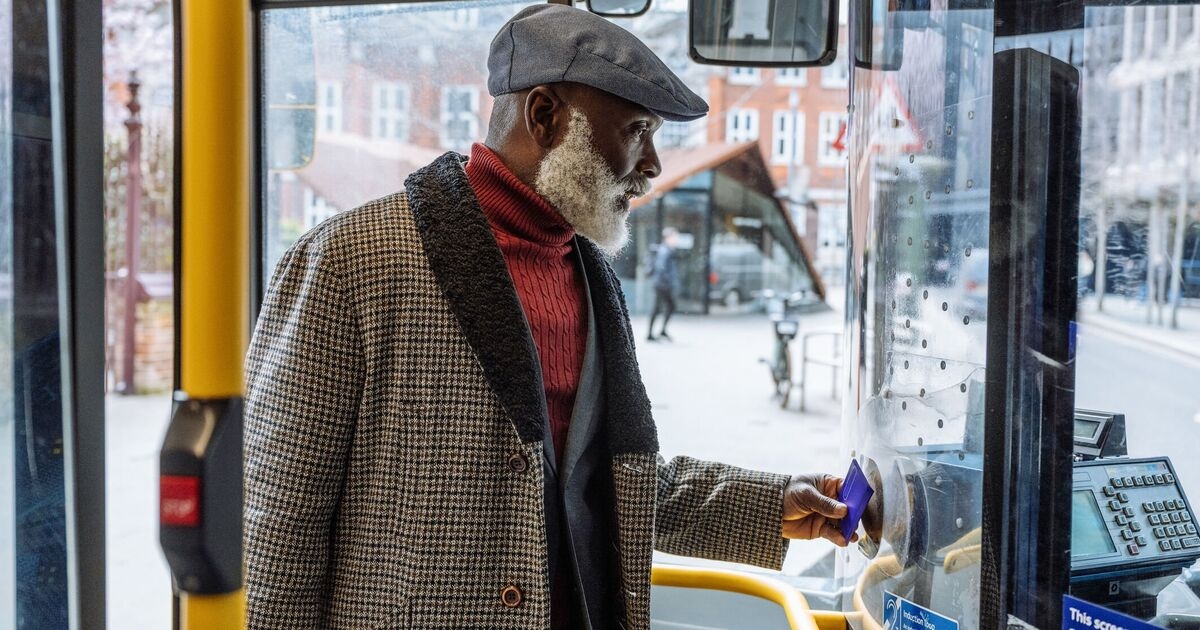 Forderungen nach Abschaffung der kostenlosen Busfahrkarte für über 60-Jährige, da sie den Steuerzahler mehr kostet als Schwarzfahrer