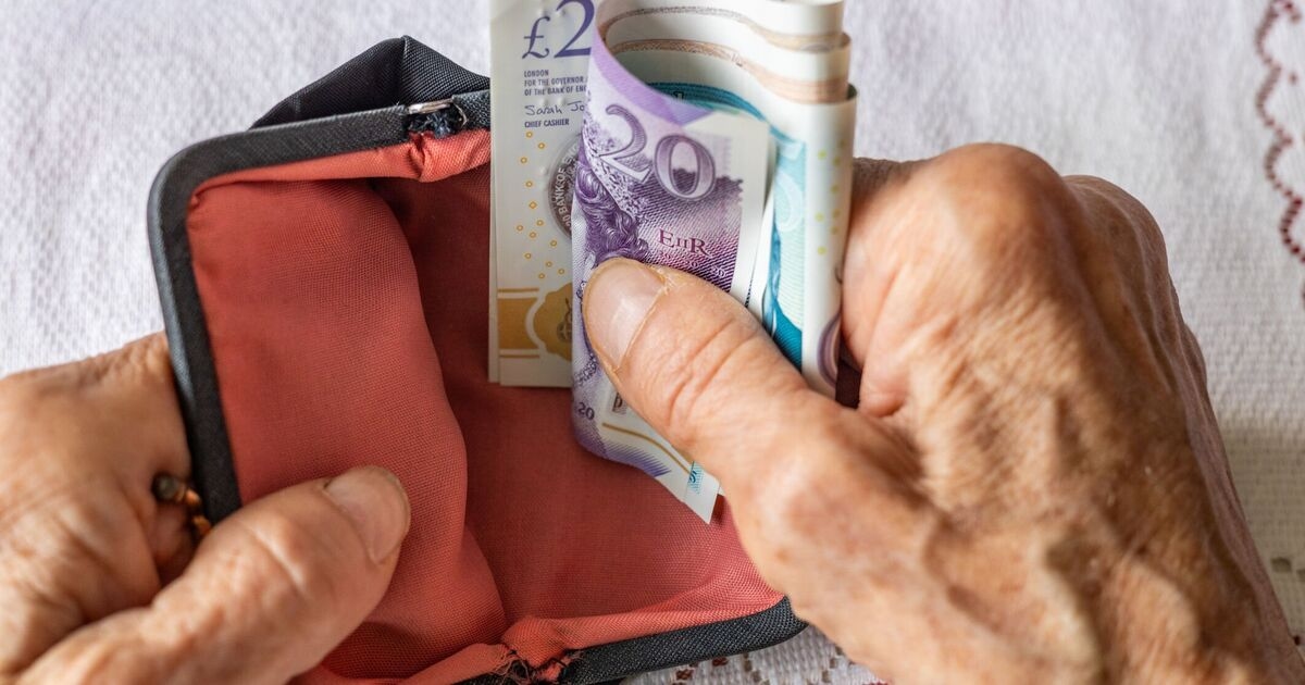 Universal Credit claimants up one million in one year, as experts issue alert
