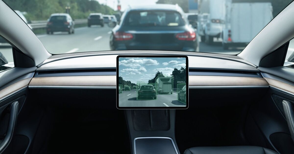 Motoring expert warns UK not ready for driverless cars for 1 reason