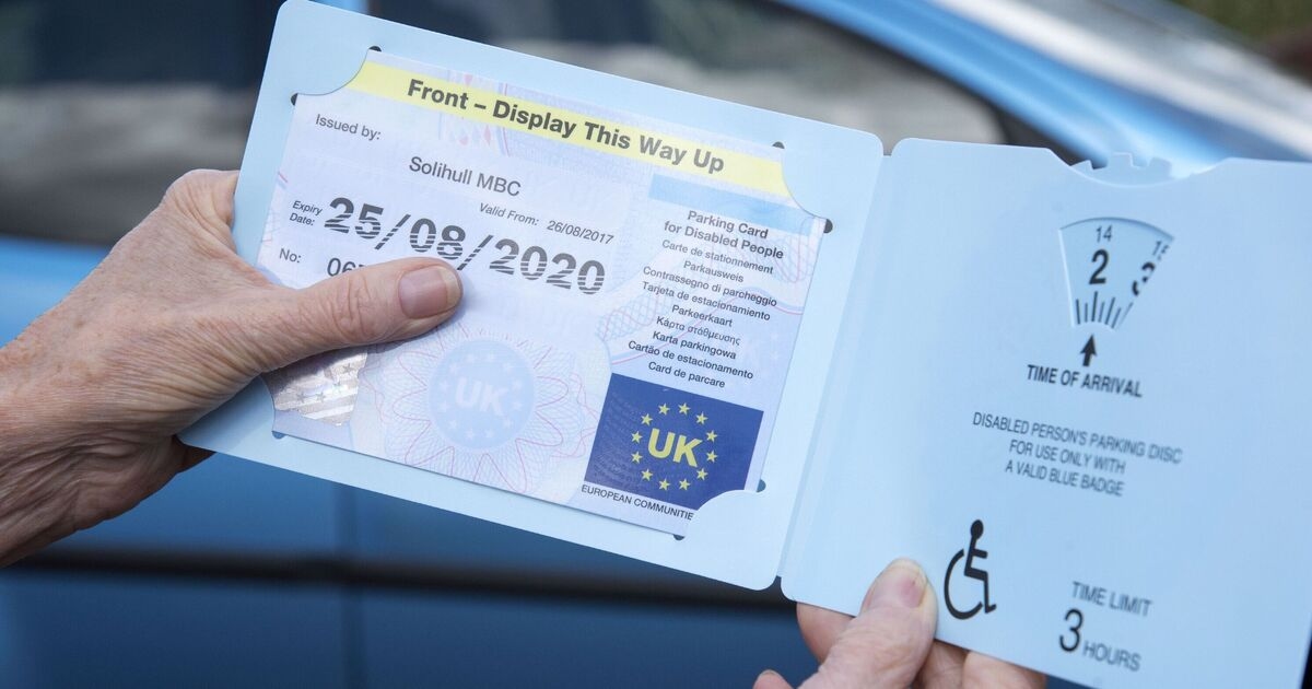 Autofahrer werden aufgefordert, eine Fotokopie des Blue Badge an die Windschutzscheibe zu kleben.