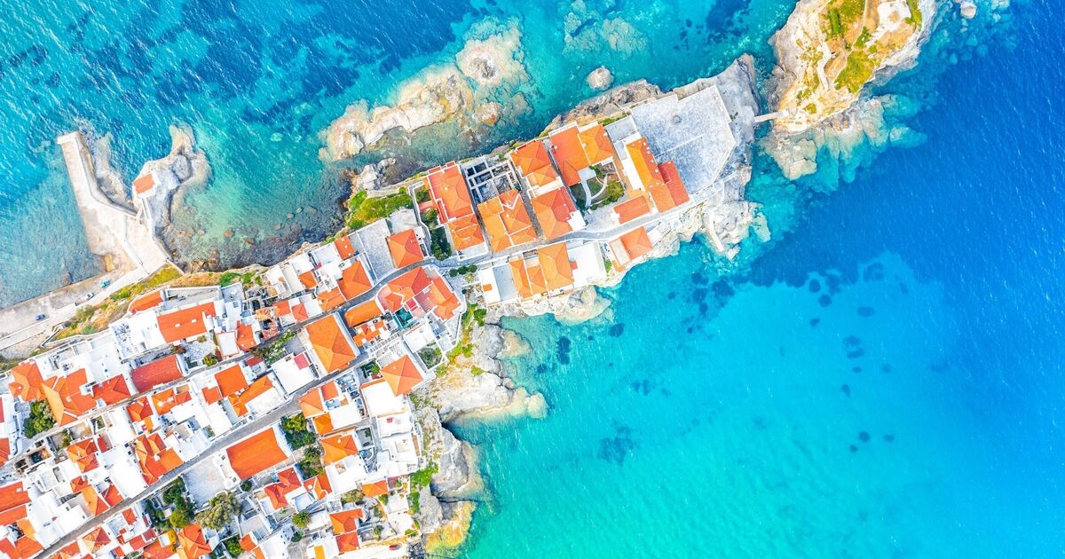 La graziosa isoletta greca a sole 48 miglia da Mykonos è altrettanto graziosa ma senza folla