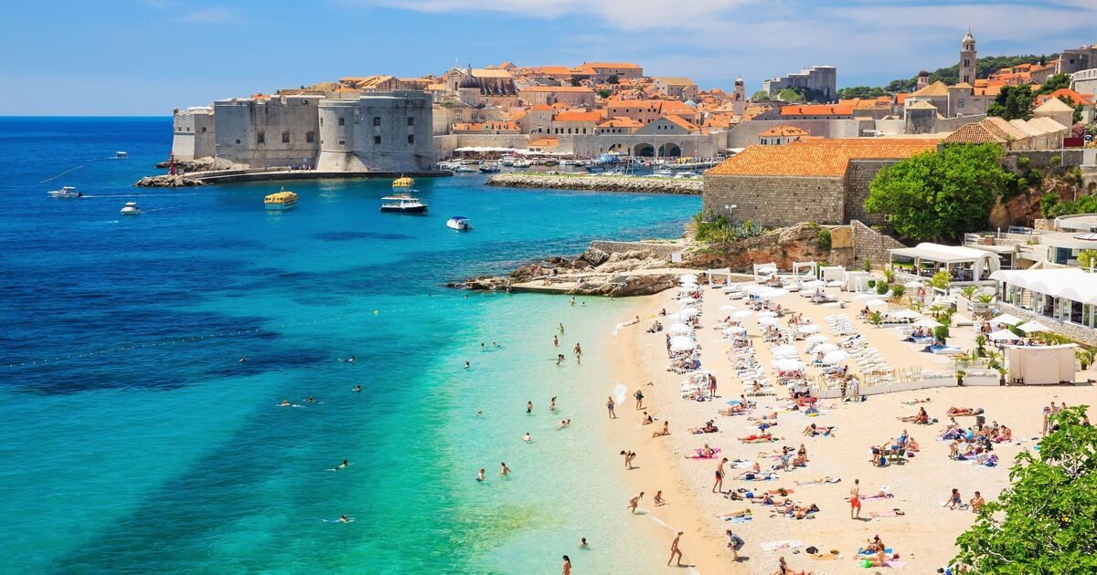 La véritable raison pour laquelle cette destination de voyage européenne de premier plan possède des eaux si bleues