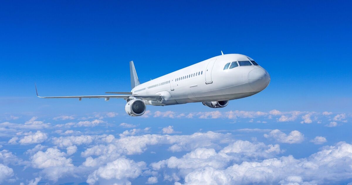 American Airlines pilot explains genius way to avoid turbulence on flights
