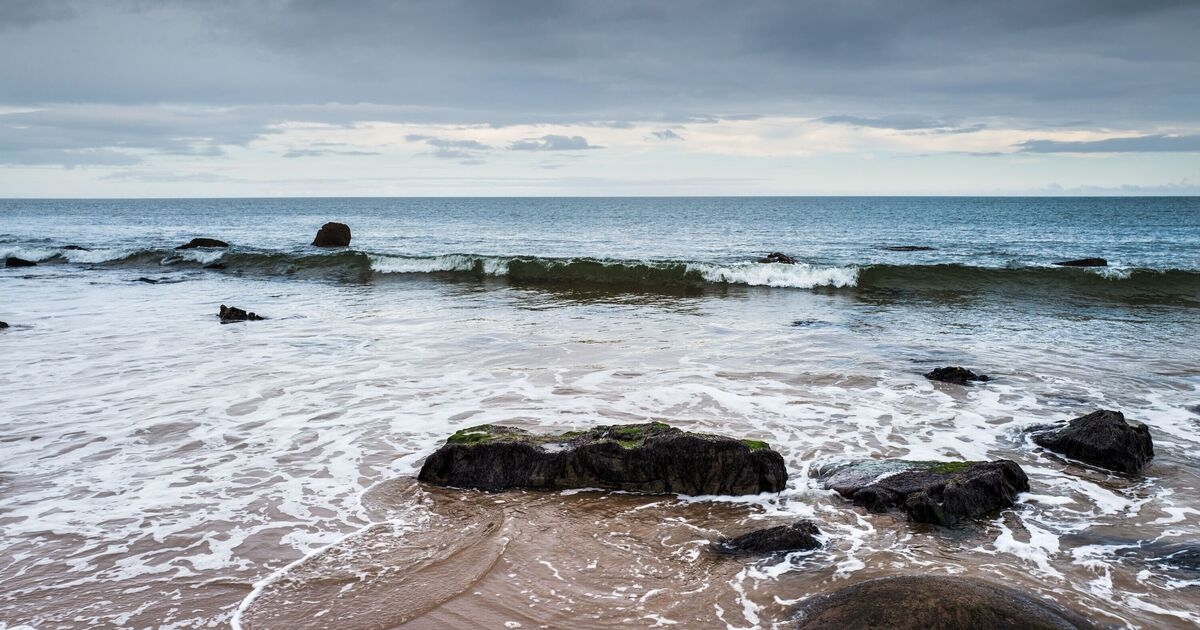 „Atemberaubender“ Strand mit goldenem Sand und beeindruckenden Felsbecken, „perfekt für Ruhe“