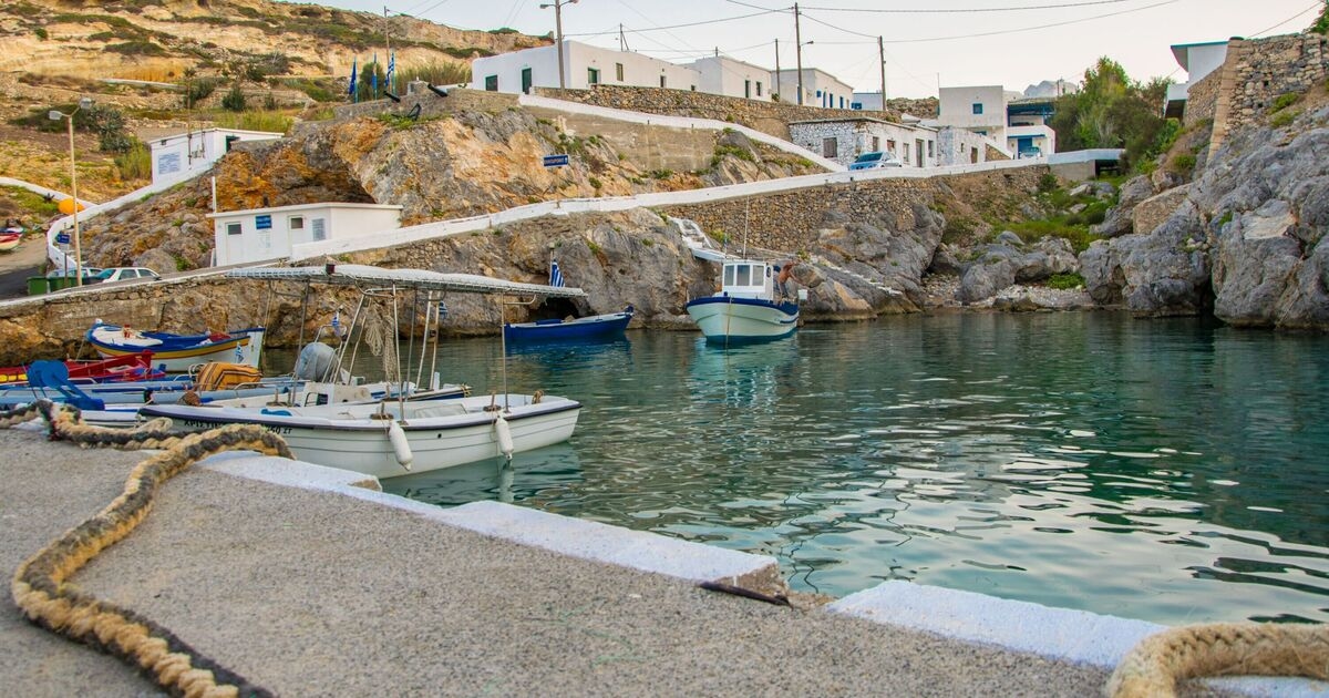 İnsanların oraya taşınmaları için 15.000 sterlin ödediği güzel Yunan adası