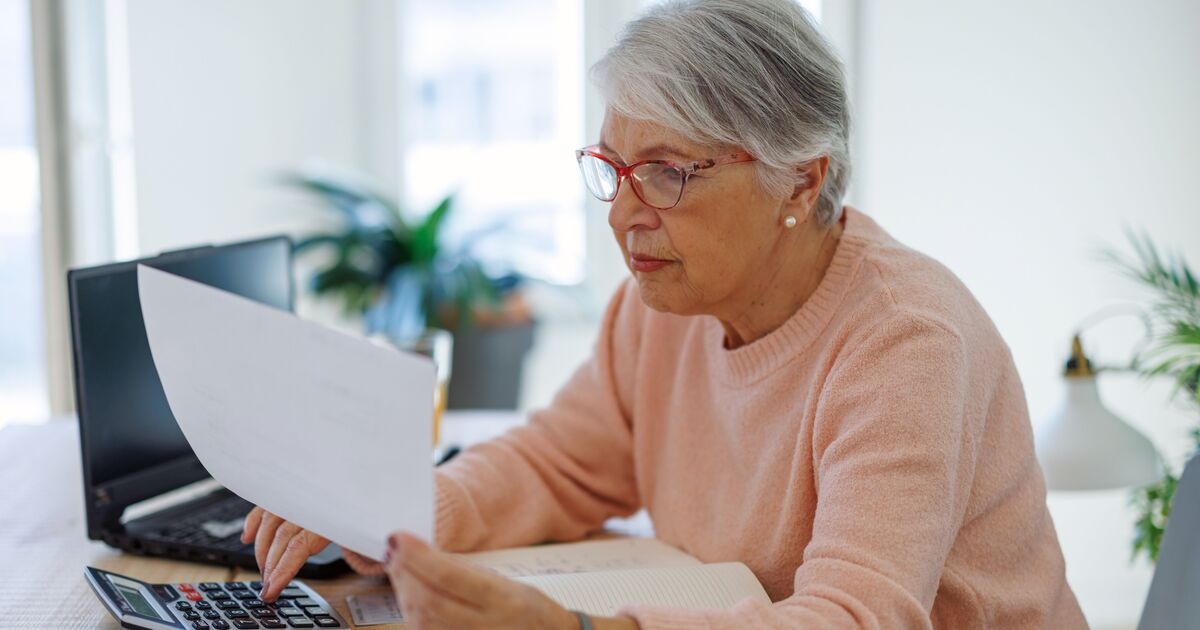 Se insta a las personas que alcanzan la edad de pensión estatal a consultar sobre el pago adicional: qué hacer