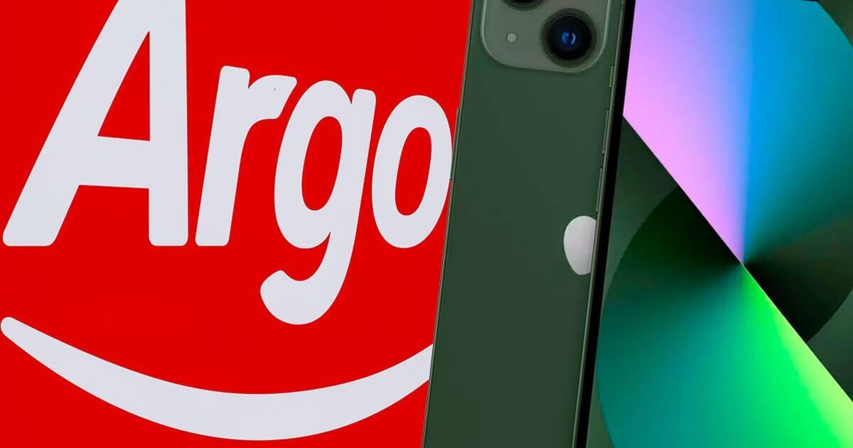 Gli acquirenti di Argos fanno a gara per accaparrarsi l'iPhone al prezzo "più basso di sempre": confermata un'offerta rara