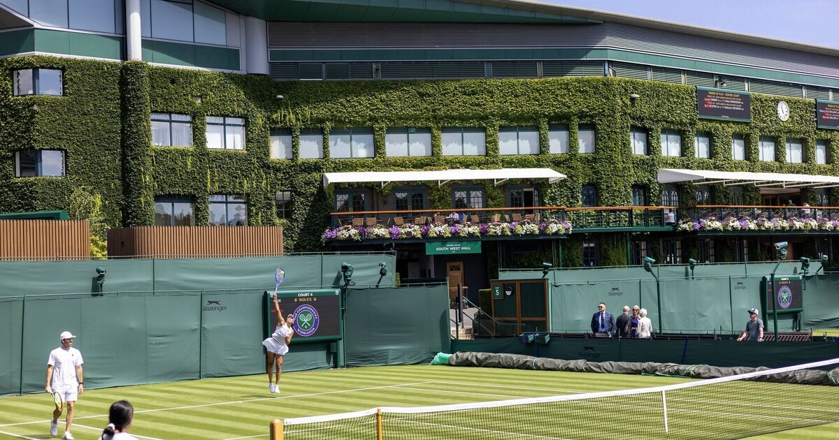 Cosa c'è di nuovo a Wimbledon quest'anno? Una tradizione secolare naufragata con il cambio di orario finale.