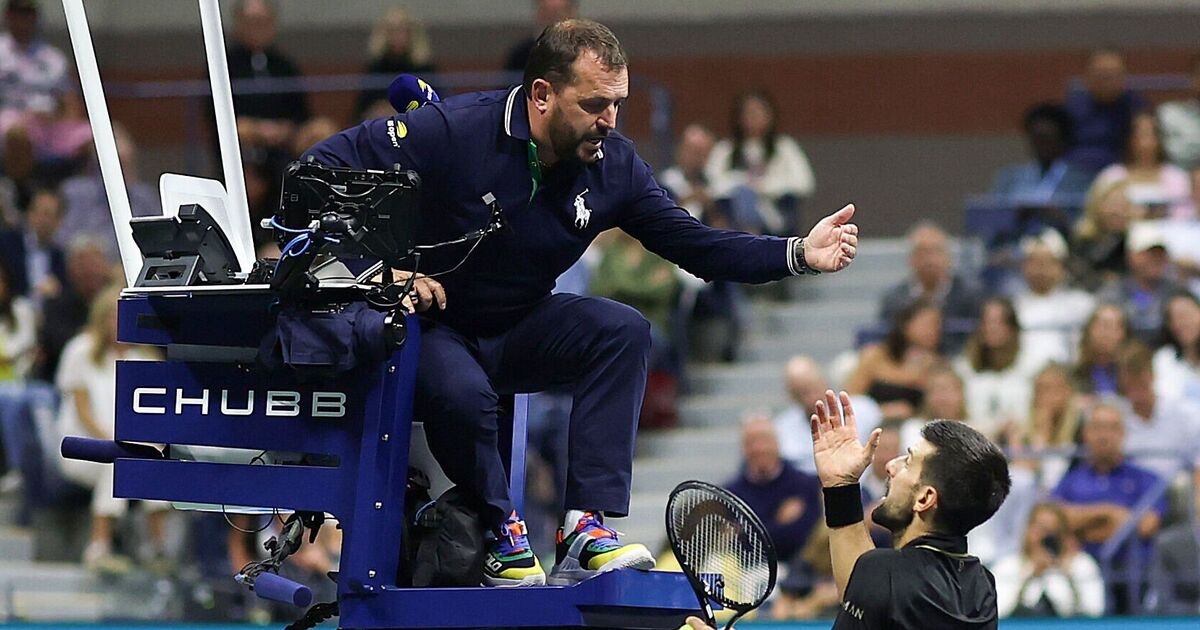 Novak Djokovic irritado é silenciado pelo árbitro após discussão com fãs do US Open