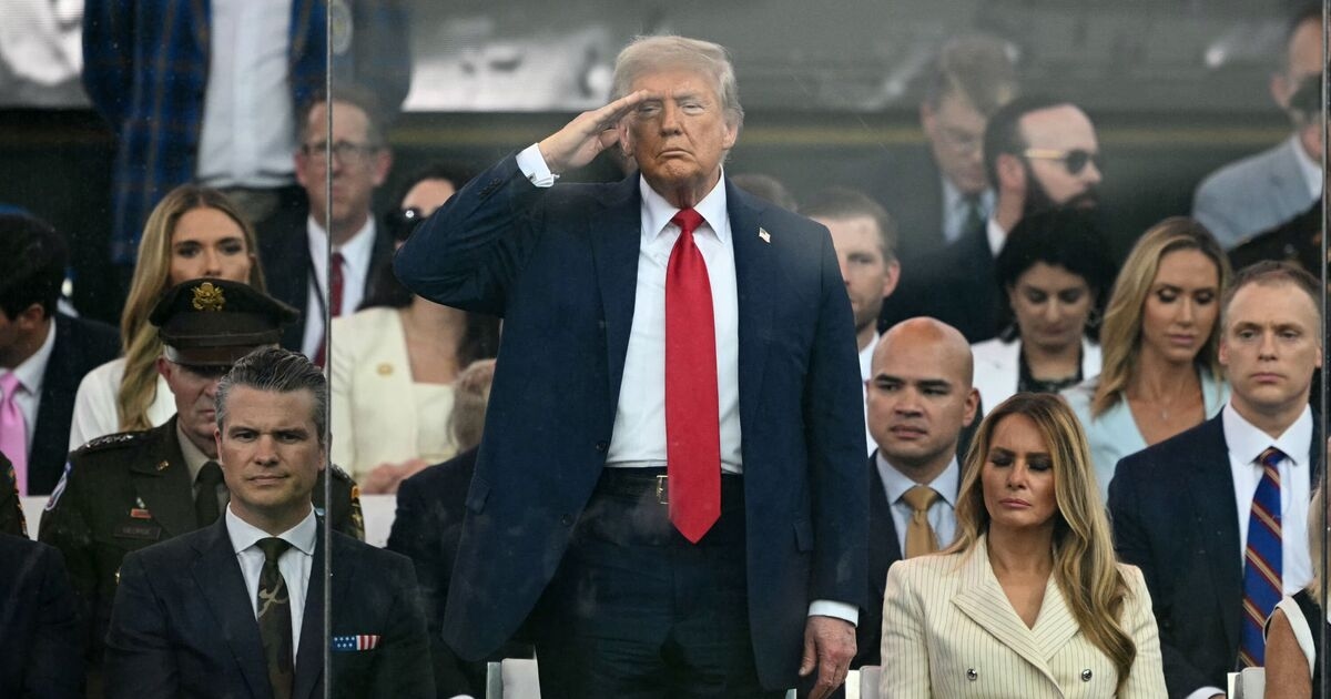 Не связывайтесь с нами! Трамп наслаждается потрясающей демонстрацией американской военной мощи