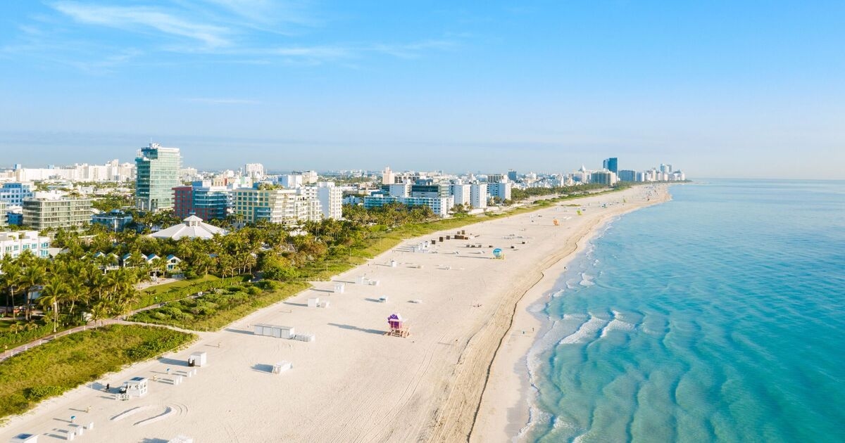 A melhor cidade litorânea do mundo, com três praias incríveis, mas muitos turistas