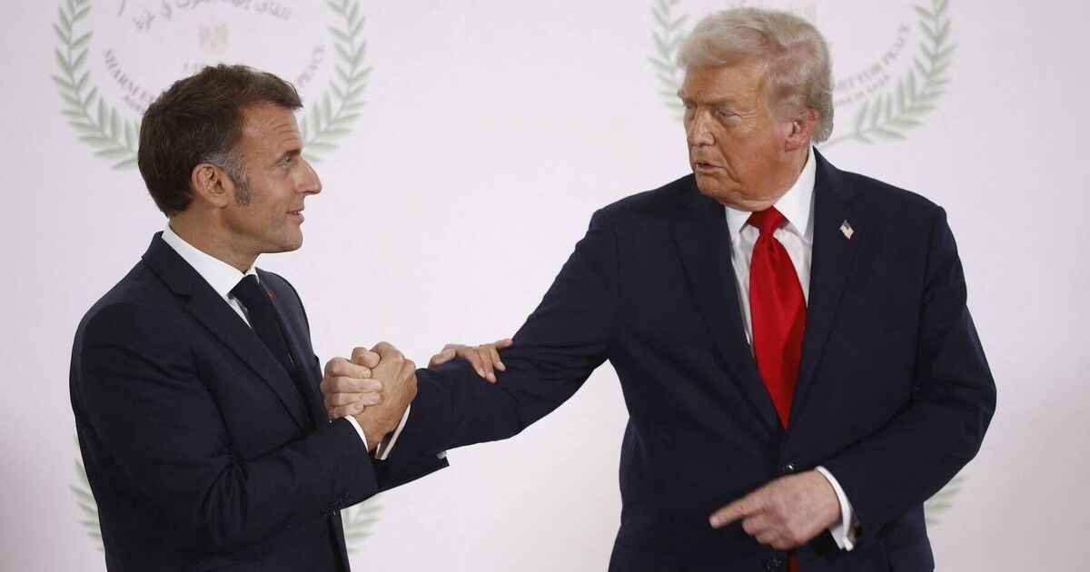Lipreader onthult de 5-woordendreiging van Donald Trump aan Emmanuel Macron tijdens een gespannen handdruk